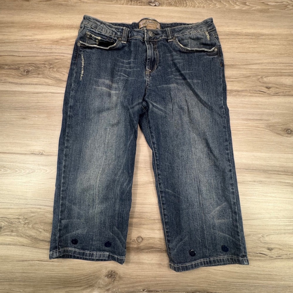 Candies Womens Size 13 Blue Denim Cropped Capris Button Detail‎